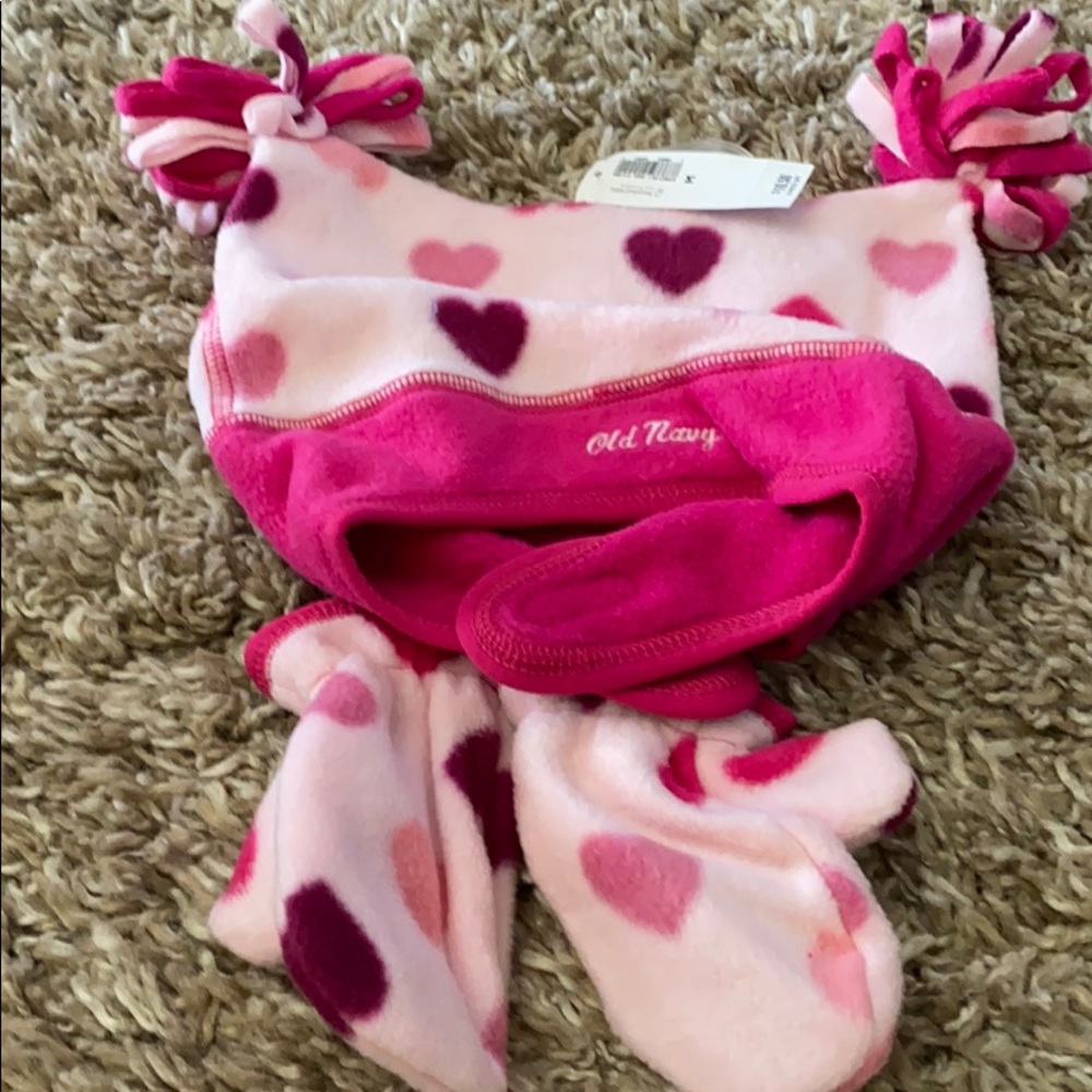 Old navy gloves and hat set size M NWT